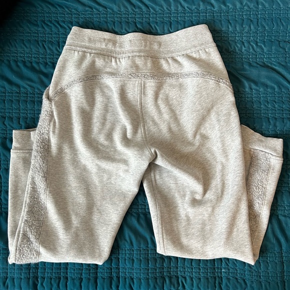 Lululemon Scuba Joggers - Picture 2 of 4